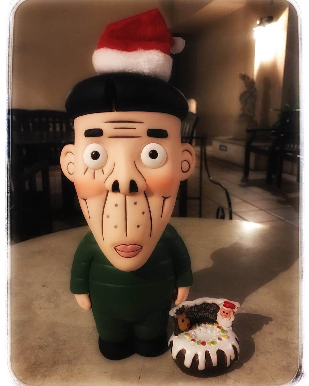 木梨憲武 コッカのインスタグラム：「【コッカよりメリークリスマス☆】 明日はクリスマスイブですね！ コッカにもサンタの帽子をかぶせてみました☆ みなさま、素敵なクリスマスをお過ごしください！」