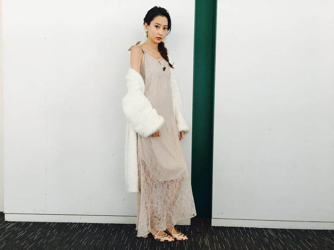 河北麻友子さんのインスタグラム写真 - (河北麻友子Instagram)「FASHION EARRINGS: STRI DRESS&CARDIGAN: Snidel HEELS: Pinko #FASHION #衣装  #MayukoKawakita #河北麻友子」12月23日 18時51分 - mayukokawakitaofficial