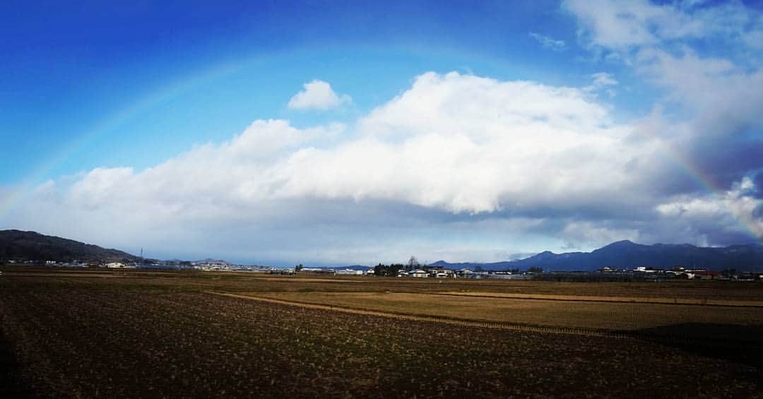 村内孝志さんのインスタグラム写真 - (村内孝志Instagram)「初めて虹の全景見た。  #山形 #虹 #全景 #神秘的 #景色 #虹色 #パノラマ #rainbow #photo #」12月23日 21時40分 - takashi_murauchi327
