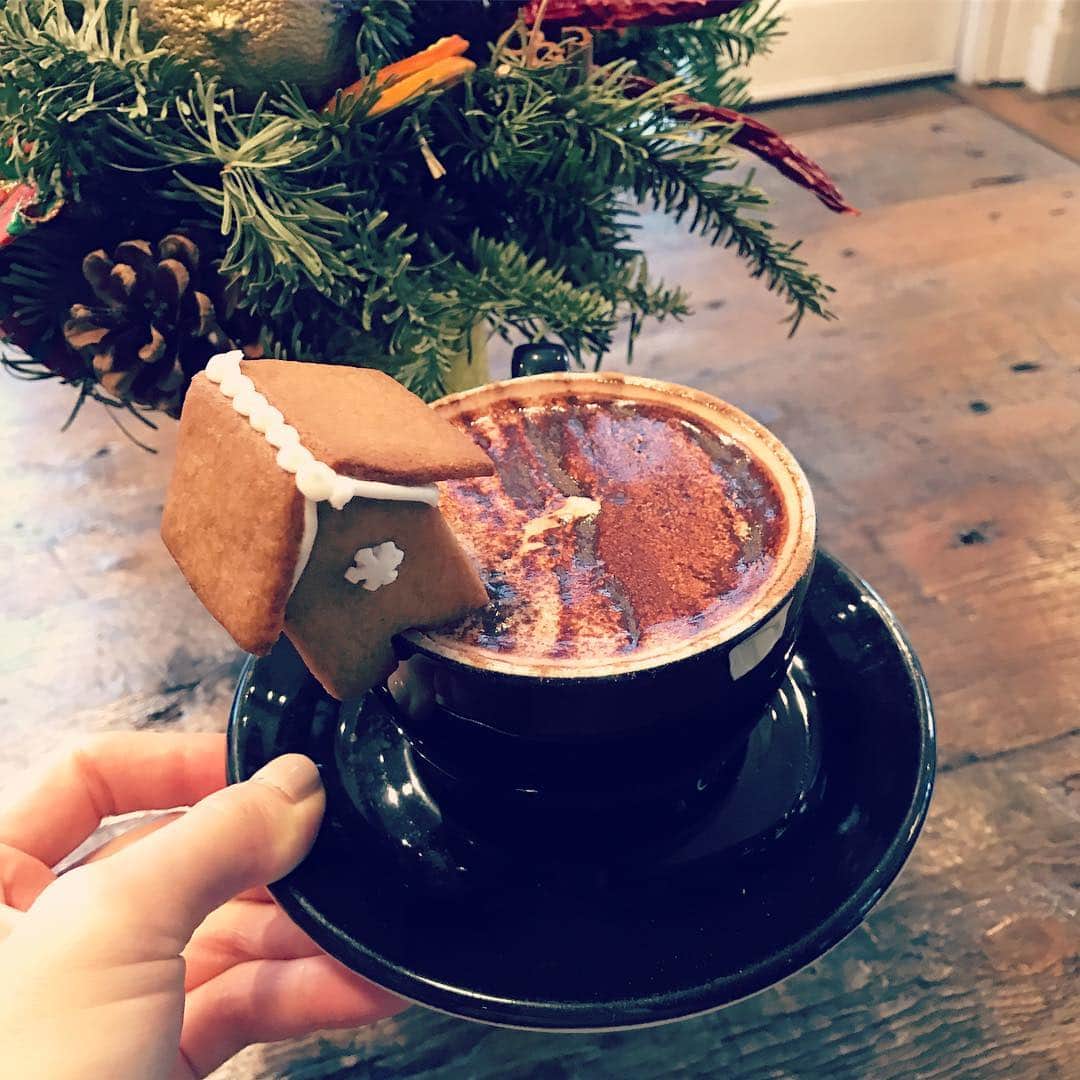 MEGのインスタグラム：「ホットチョコ 🎄🎄🎄」