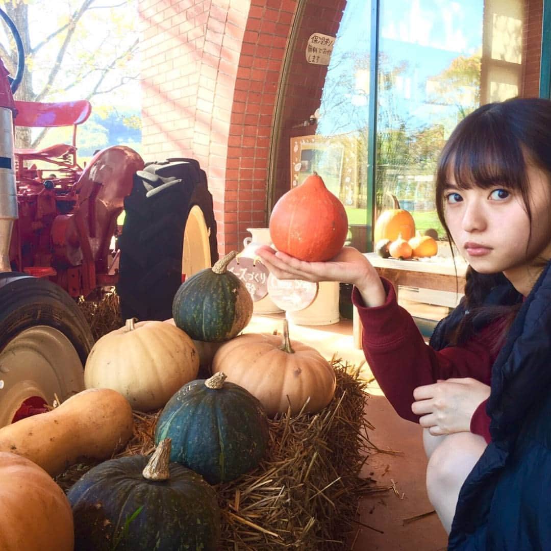 齋藤飛鳥 写真集『潮騒』のインスタグラム：「カボチャがいっぱい！！ ちょうどハロウィンの季節でした。  #かぼちゃ#潮騒 #齋藤飛鳥 #あしゅ」