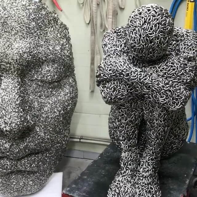 Art Collective Magazineのインスタグラム：「Amazing sculptures made of chains by @youngdeok_seo #chainreaction #artcollectivemag」