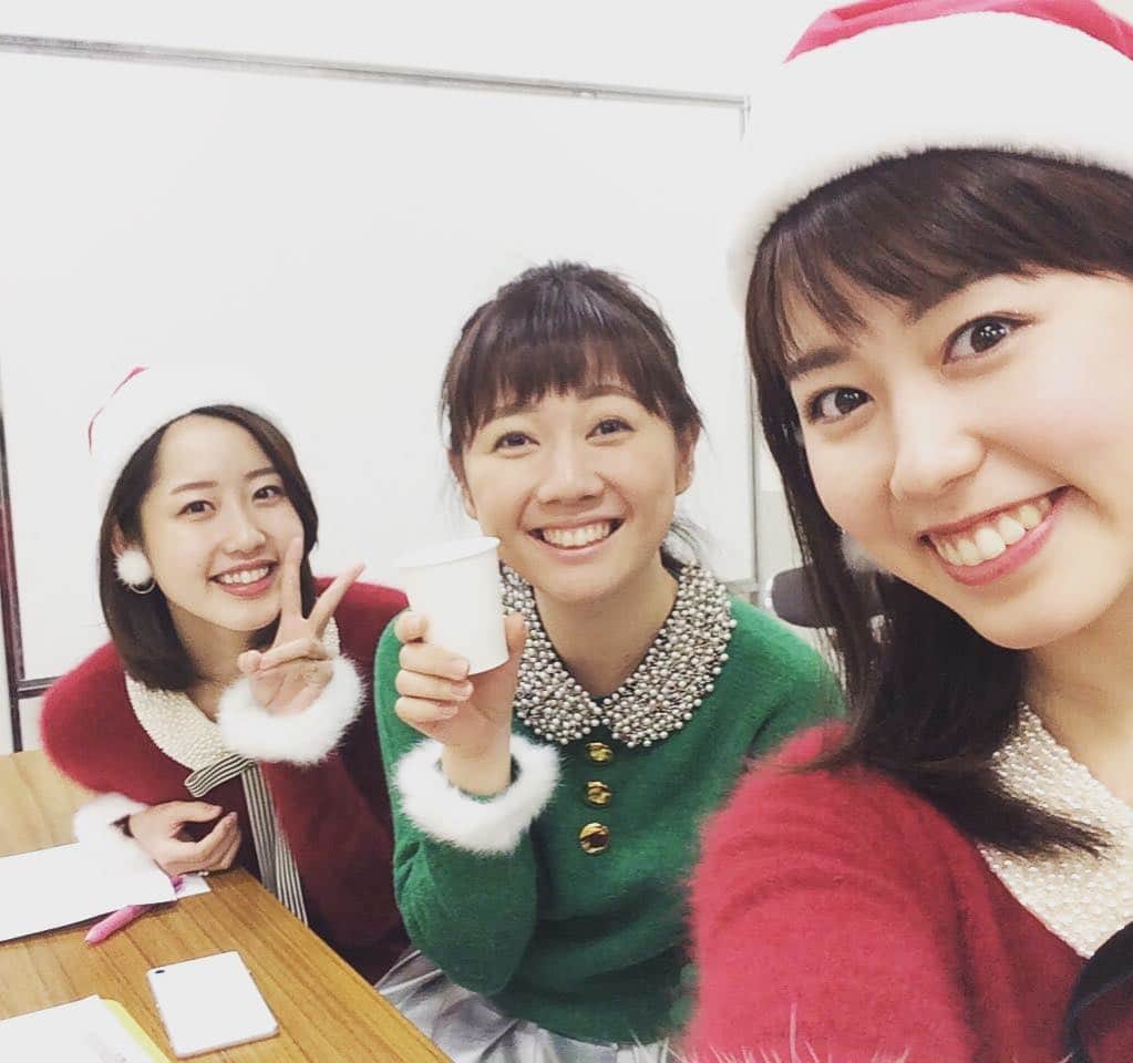 河村綾奈のインスタグラム：「本日正午から始まりました、RCC ラジオチャリティーミュージックソン♪ 目の不自由な方に音の出る信号機を設置するために、皆さんに募金を呼びかけながらお送りしている24時間の特別番組。真っ只中でございます！明日の正午まで走り続けます！ 深夜も喋りますよ〜！！泉水アナと中根アナと3人です💕 ぜひラジオをつけてみてください！  #RCCラジオ #チャリティーミュージックソン #泉水はる佳 #中根夕希  #ありがとうありがとう」