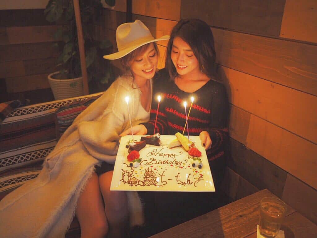 長谷川唯のインスタグラム：「@chemiiiii 💋💜💛HappyBirthday🎂💋💛💜 * *  #love#lovefriends#happybirthday#happy#誕生日おめでとう」