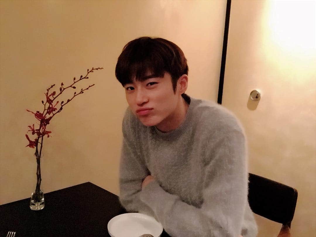 ビョン・ウソクさんのインスタグラム写真 - (ビョン・ウソクInstagram)「🎅🎅」12月24日 22時00分 - byeonwooseok