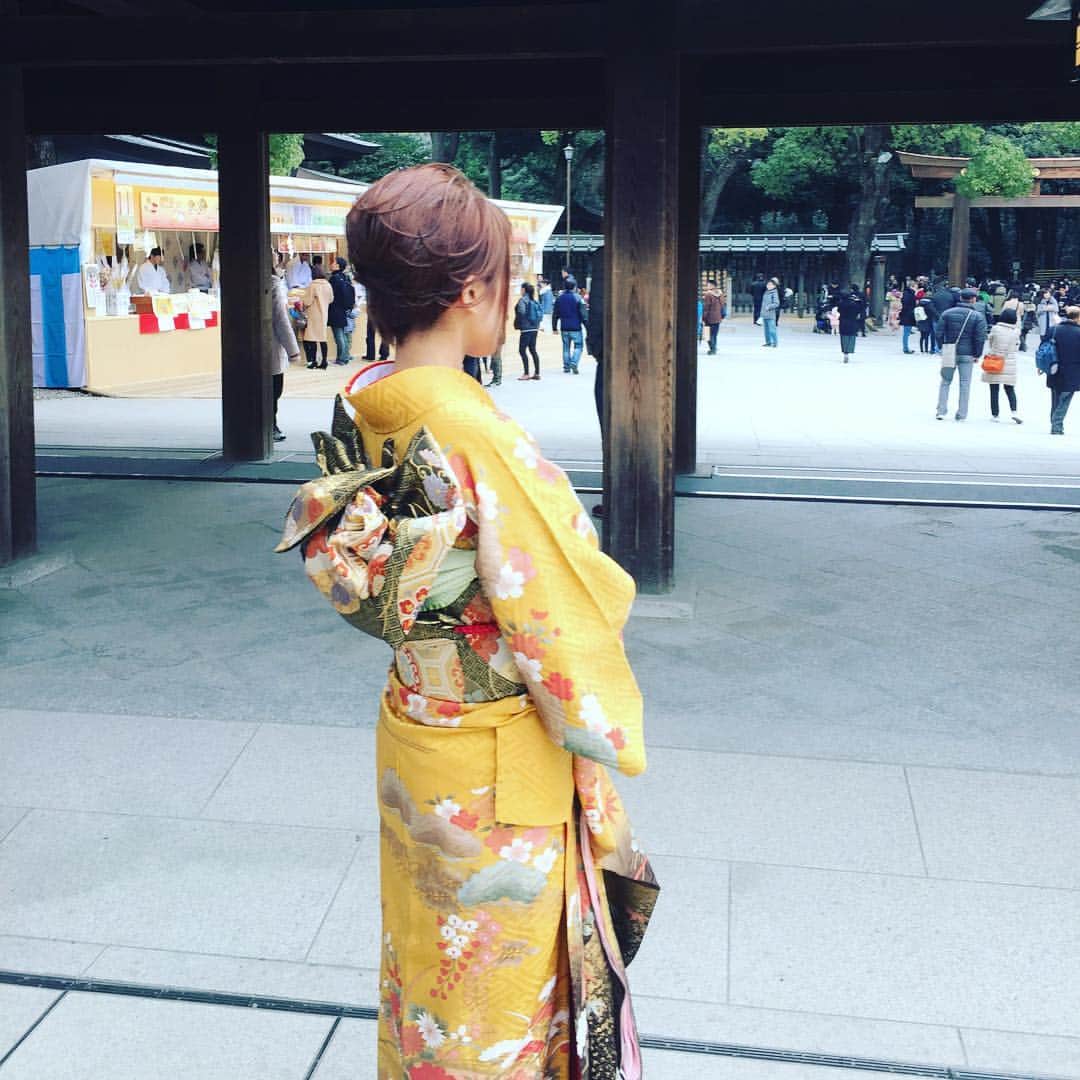 百瀬ゆいさんのインスタグラム写真 - (百瀬ゆいInstagram)「#初詣#着物#明治神宮#kimono」1月8日 13時26分 - momoseyui0622