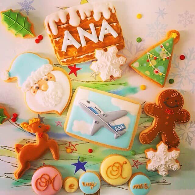 ANAのインスタグラム：「Merry Christmas♪  #クリスマス #アイシングクッキー #ブルーサンタ #クリスマスツリー #オーナメント #ANAクッキータイム #christmas #santaclaus #christmastree #ana_jp」