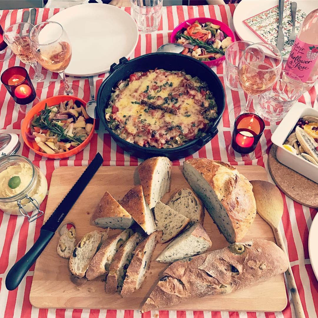 MEGのインスタグラム：「友達の赤ちゃんのファーストクリスマスのお祝いに🎄🎄👶🎁✨ナッツロースト会。」