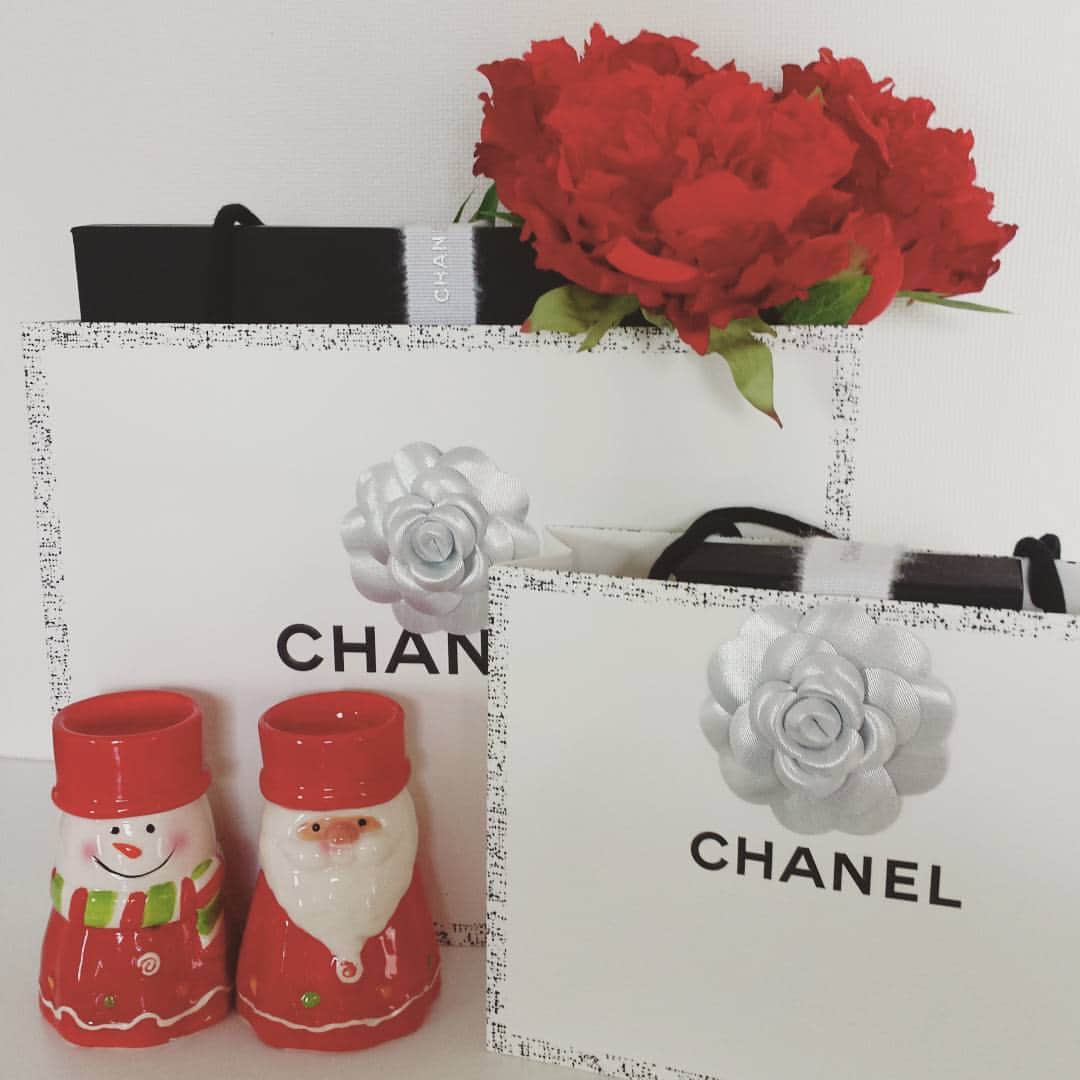 CHIKAさんのインスタグラム写真 - (CHIKAInstagram)「😍❤I love CHANEL♡きゅんっ♡♡ #Xmas #クリスマスラッピング #CHANEL #可愛い #gift #present #love 🎄❤💕」12月25日 12時23分 - chika72714