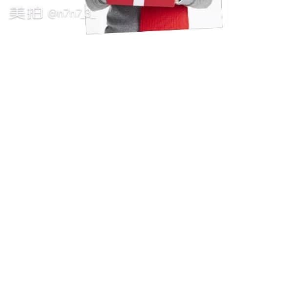 キム・スヒョンのインスタグラム：「#MerryChristmas 🎅🏻🎄🎁 #김수현 #KimSooHyun #金秀賢 #キムスヒョン #SooMan #KSHSpecial #KSHMV  Cr: n7n7_3_」