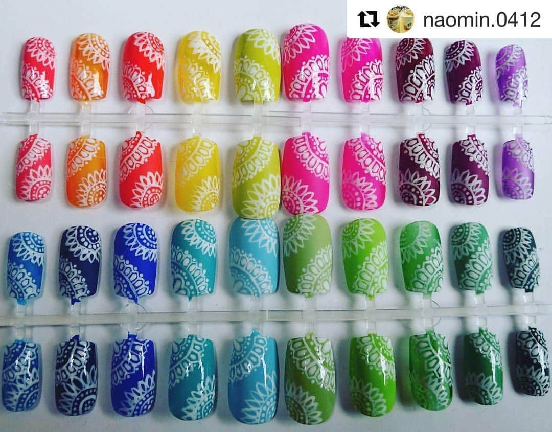 のインスタグラム：「・ こちらのネイルチップは圧巻ですね♪ @naomin.0412 さまもRepost させて頂きます♡ ・ #kose #nails #newnail #nailpic #nailstyle #nailholic #nailpolish #japan #japanesenail #ネイルホリック #ネイルホリックアート #コーセー #セルフネイル #プチプラネイル #ネイルポリッシュ ・ ・  #Repost @naomin.0412 with @repostapp ・・・ 色違いのマットバージョンとぷっくりバージョン！ マニキュアで書いたのでかなり時間かかりました_|￣|○ でも面白いw #nailholic_kose」