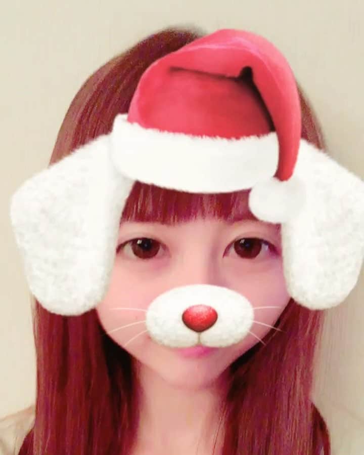 hirokoのインスタグラム：「動画バージョン✌️🎅❤️マース！のとこでベローん出そうと思ったら吸い込んでもーて、なぜかひとりで笑てもーたの巻。#酔っぱらってないよ🍵 #ウィンク素早くカットされた😜✨ #盛りクリ#ギリクリ🎉#クリックリ♪」