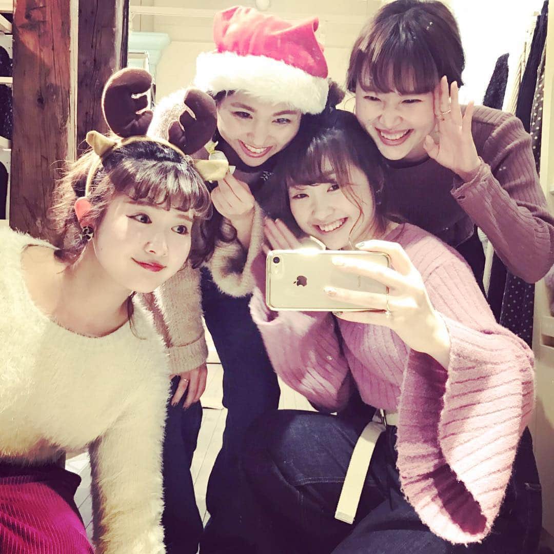Moeka Horisakiのインスタグラム：「あと☝🏻🖐🏻日で2016も終了！ 2017へ向けてラストスパート✸ . . #2016#1225#xmas#kastane #kastane横浜店#yokohama#lumine #しまちゃナイス#ツノと帽子持参 #よく笑った#楽しかった#サンキュー」