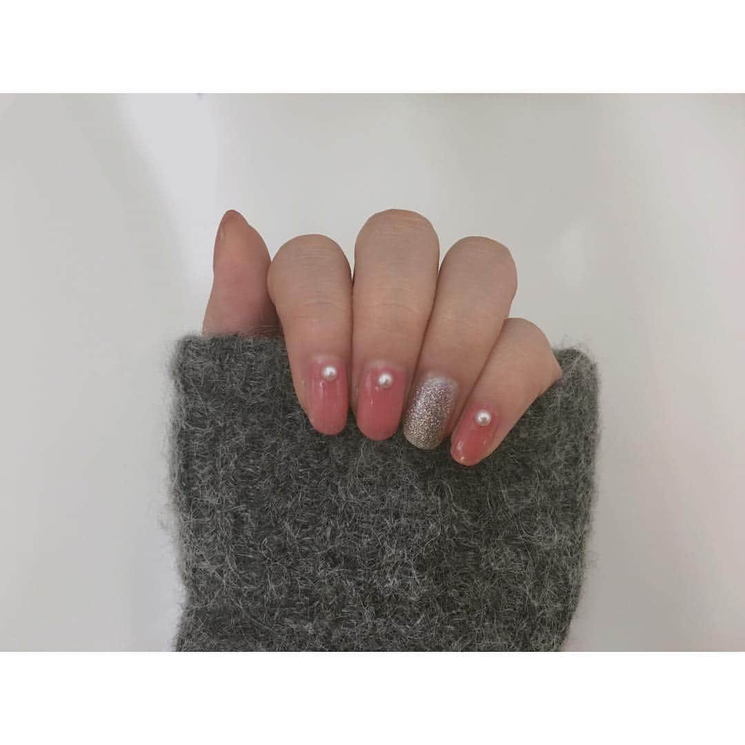 指原莉乃さんのインスタグラム写真 指原莉乃instagram 前回の薬指のシルバーラメを活かして という名の面倒くさがり くすみピンクとか パールとか Ducatoのsweet Pink使用です セルフネイル 12月26日 15時22分 345insta