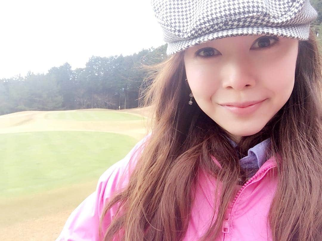 宮崎宣子さんのインスタグラム写真 - (宮崎宣子Instagram)「ゴルフ納め行ってきます‼️ 雨で寒い‼️ Golf day✨⛳️ #湯ヶ島温泉 #静岡 #miyazaki_nobuko #宮﨑宣子 #宮崎宣子 #雨ゴルフ #寒い」12月27日 18時14分 - miyazaki_nobuko