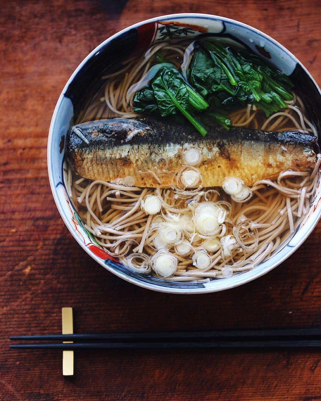 樋口正樹さんのインスタグラム写真 - (樋口正樹Instagram)「Soba . にしん蕎麦、 するするっと。 . . #にしん #にしんそば #にしん蕎麦 #年越し蕎麦 #年越しそば #樋口さんちで麺類」12月27日 12時54分 - higuccini