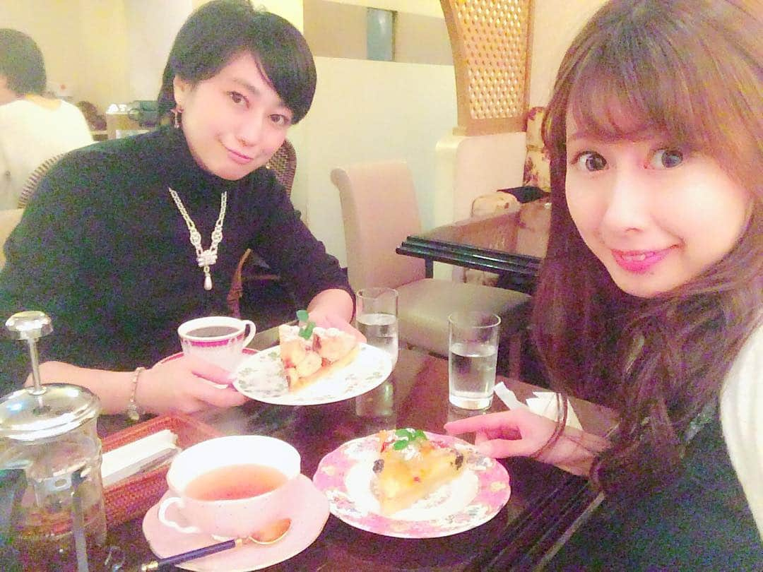 佐藤もも子さんのインスタグラム写真 - (佐藤もも子Instagram)「‪こないだチームヴィーナスの時からのお友だち💓‬ ‪はーちゃんとお茶したよ✨🍰☕️‬ ‪✨‬ ‪真面目で優しいはーちゃんずっと変わらない💓‬ ‪マリーちゃんもプレゼントしてくれた💝(´；ω；`) ‬  #チームヴィーナス #巨人チア #マスコットガール #カフェ」12月27日 14時09分 - sato_momoco