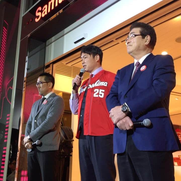うえむらちかのインスタグラム：「来年こそ日本一へ！  #サマンサカープ  #サマンサタバサ  #carp」
