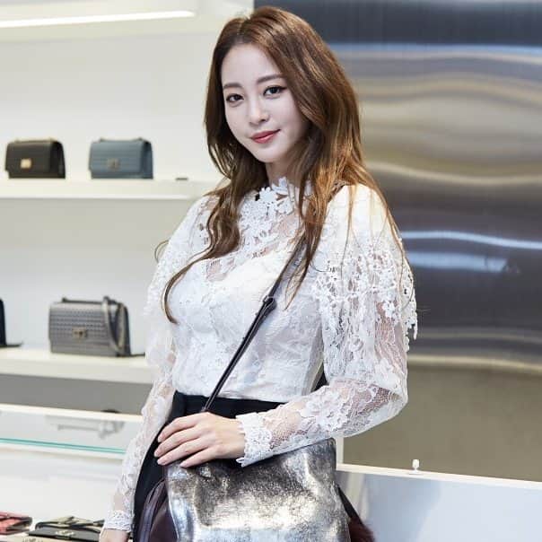 ハン・イェスルのインスタグラム：「@leslie_allwehaveisus #hanyeseul」