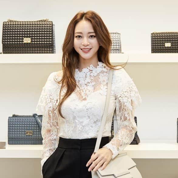 ハン・イェスルのインスタグラム：「@leslie_allwehaveisus #hanyeseul」