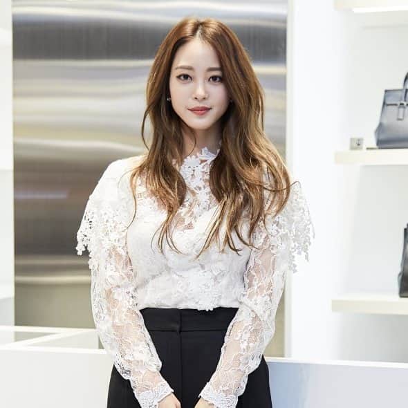 ハン・イェスルのインスタグラム：「@leslie_allwehaveisus #hanyeseul」