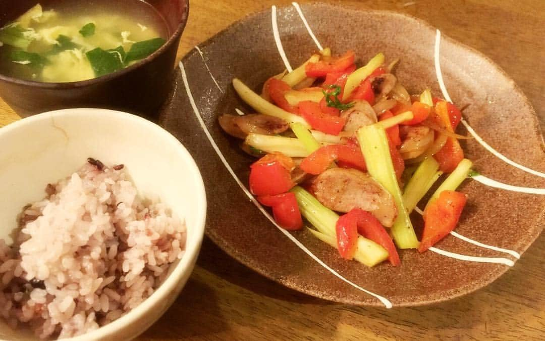 秋月三佳のインスタグラム：「きのうの夕飯はつくってみた🍄」