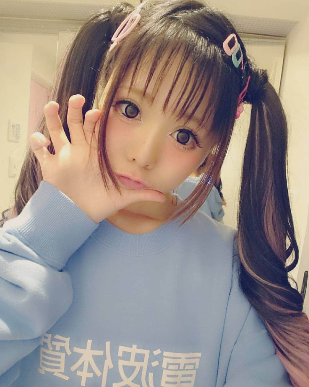 砂糖るきさんのインスタグラム写真 - (砂糖るきInstagram)「ピンクのお洋服も可愛いけど、ぱすてるぶるーのお洋服も大好き✡♡ 電波体質ビリビリ⚡  #ツインテール #ゆめかわいい # ロリ #メルヘン」12月28日 16時56分 - rukinyan00