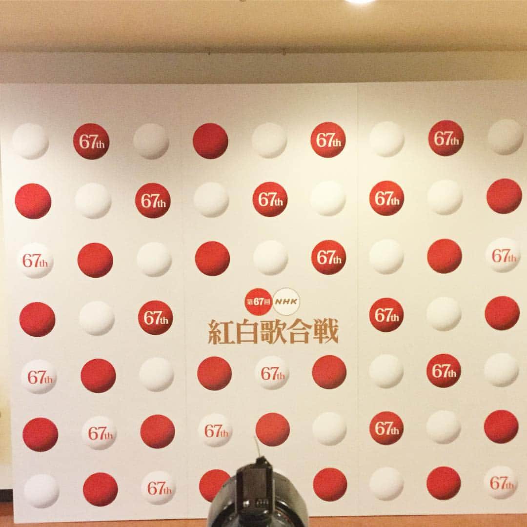 NHK紅白歌合戦さんのインスタグラム写真 - (NHK紅白歌合戦Instagram)「今日12月28日からNHKホールではリハーサルが始まります。インスタグラムでも舞台裏の模様を随時アップします #NHK紅白 #紅白歌合戦」12月28日 17時34分 - nhk_kouhaku