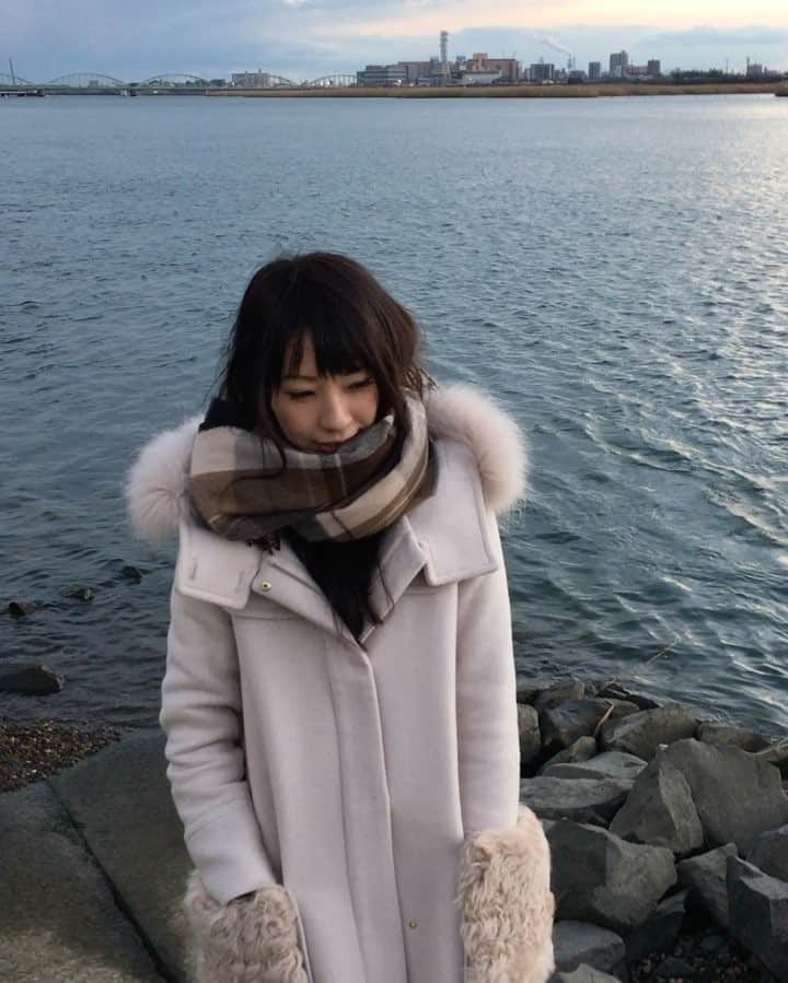 mikaestのインスタグラム：「‪Pon-Pineapple-Apple-Pon‬ ポンポンエーピー ポンポンエーピー * model : ponちゃん @momopon music : @mikaest * 年末の疲れを全編ノーカット音声入り映像のPPAP（ポンポンエーピー）で癒されてくださいなっ♩ * #声が低い #やらされ感 #結局グダグダ #PPAP #ポンポンエーピー * #これ誰得だよw * ポンポンエーピー ポンポンエーピー *」