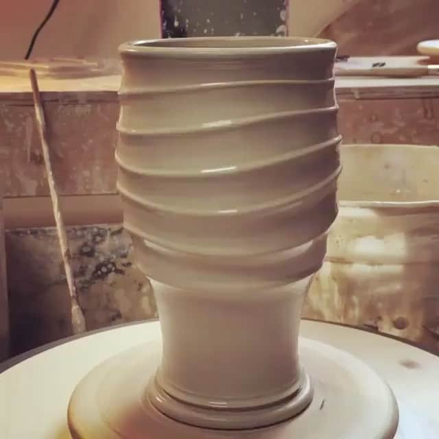 Art Collective Magazineのインスタグラム：「#Relax ... we're halfway through the week! Trippy spirals by @gibsonpottery」