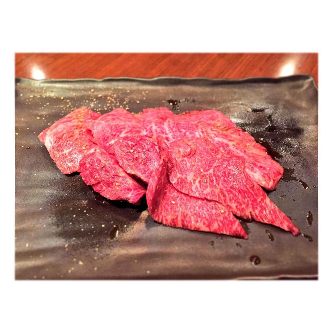 Mai Yamadaさんのインスタグラム写真 - (Mai YamadaInstagram)「ドタキャンされたのを見兼ねた山口兄さんがご飯連れてってくれた😋 からのバー2軒梯子🍷 最後はゲイバーで〆🍷 * * #焼肉#お肉#肉食女子#肉食#忘年会#赤身#バー#食事#会食#KIM#白金#和牛#delicious#good#gourmet#food#meat#yakiniku#dinner#happy#enjoy#followme#yummy#Tokyo#Japan #山田の食日記」12月29日 13時33分 - yamadamai_719