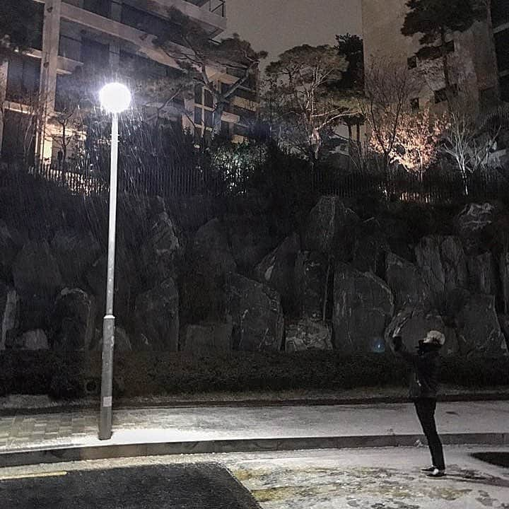 パク・ヒョシンさんのインスタグラム写真 - (パク・ヒョシンInstagram)「❄️ #박효신 #parkhyoshin #パクヒョシン #朴孝信 #대장」12月30日 1時21分 - parkhyoshin.official