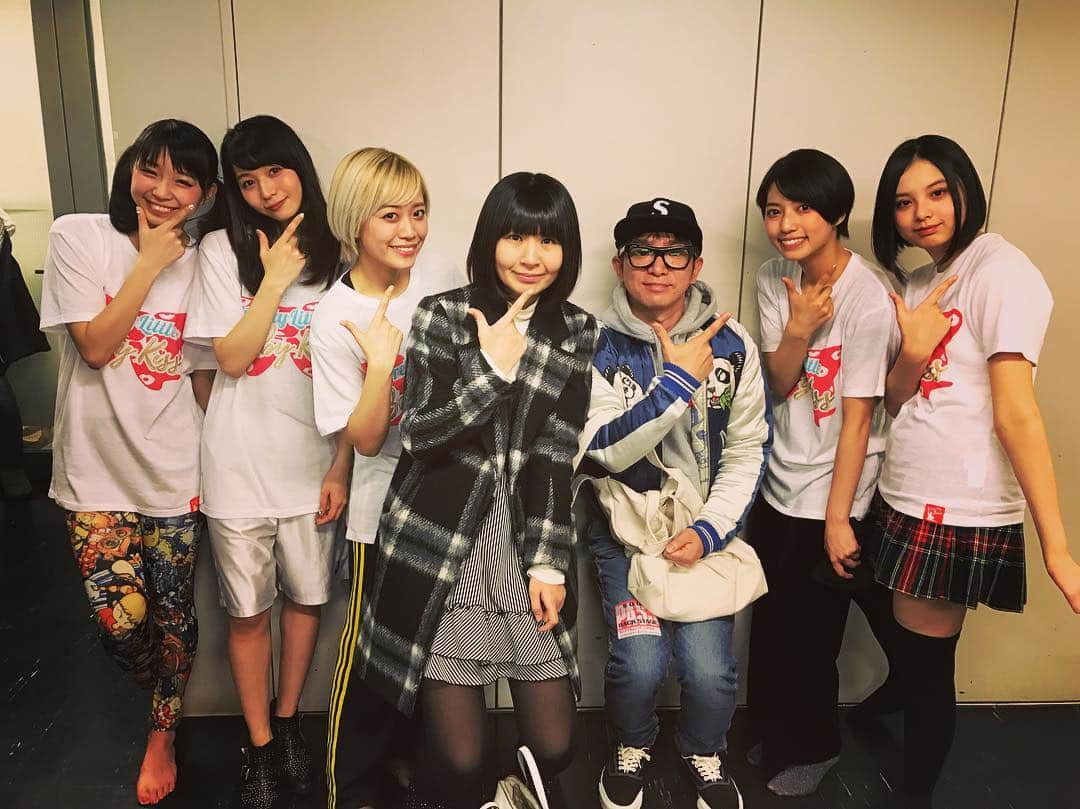 濱口優さんのインスタグラム写真 - (濱口優Instagram)「#ベイビーレイズJAPAN ワンマンライブ 2016 the Final 「シンデレラたちのニッポンChu!Chu!Chu!」 #元気 #頂きました #なんで ？ #俺 #小さく なった ? #普通 に #立っても #身長 #変わらん のに #大矢梨華子 #傳谷英里香 #林愛夏 #高見奈央 #渡辺璃生 #2017 #大ブレイク #予感 さす #Live」12月29日 22時02分 - hamaguchi_masaru