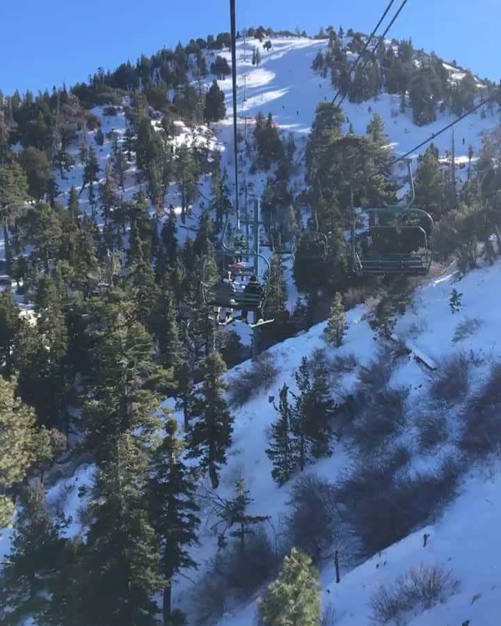 マイケル・トレヴィーノのインスタグラム：「Feels good to be back at the Mtn I call home from time to time. 🏂👊🏼 @bear_mountain #Geronimo」