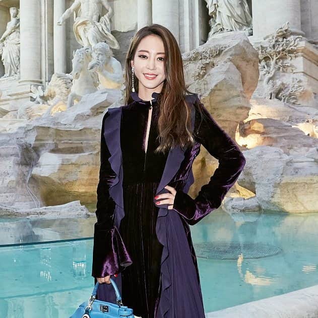 ハン・イェスルのインスタグラム：「@leslie_allwehaveisus #hanyeseul #koreanactress #kdrama」