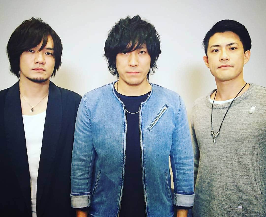 M-ON! MUSIC｜エムオンミュージックのインスタグラム：「back numberをパシャリ(*´艸`*) 1/16(月) ～1/20(金)のエムオン!発の音楽番組「ZOOM UP!」内「今週の〇〇」にて、日替わりコメント公開♪ お見逃しなく！(強調)  初回放送：毎週月〜金曜 6:00〜6:15リピート：毎週月〜金曜 25:45〜26:00 ★年始特別編成のため、16日・17日は1回のみの放送です。  詳しくはMUSIC ON! TVのZOOM UP!を検索(･ω･)ﾉｼ  #musicontv #zoomup #今週の〇〇 #backnumber #お見逃しなく #photo #清水依与吏 #小島和也 #栗原寿 #アンコール」
