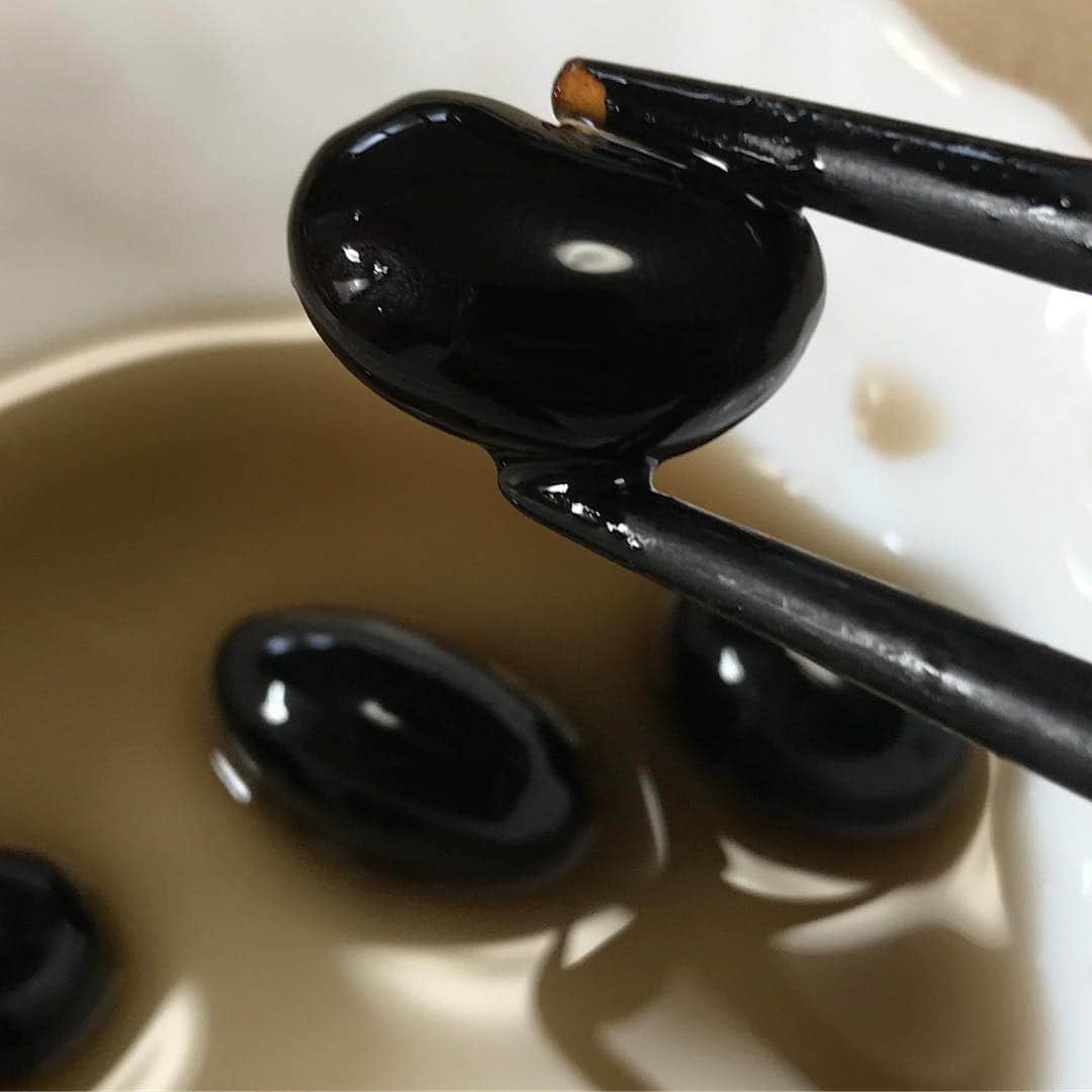 荒木宏文さんのインスタグラム写真 - (荒木宏文Instagram)「地元は黒豆が有名。 自家製でもこんなにも綺麗に作れるって凄いな。 #丹波の黒豆」12月31日 11時10分 - araki_hiro0614