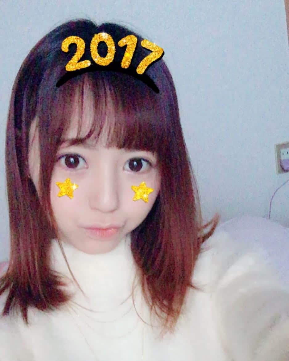 希志あいののインスタグラム：「Happy New Year!!!🎍🎊✨ あけましておめでとうございます！！ 昨年はたくさんお世話になりました！ いいねやコメントありがとうございました❤ 今年もインスタ気まぐれに更新するので 気まぐれに見てくださーい！！ 2017年もよろしくお願いします🙏✨ #happynewyear #あけおめ #ことよろ」