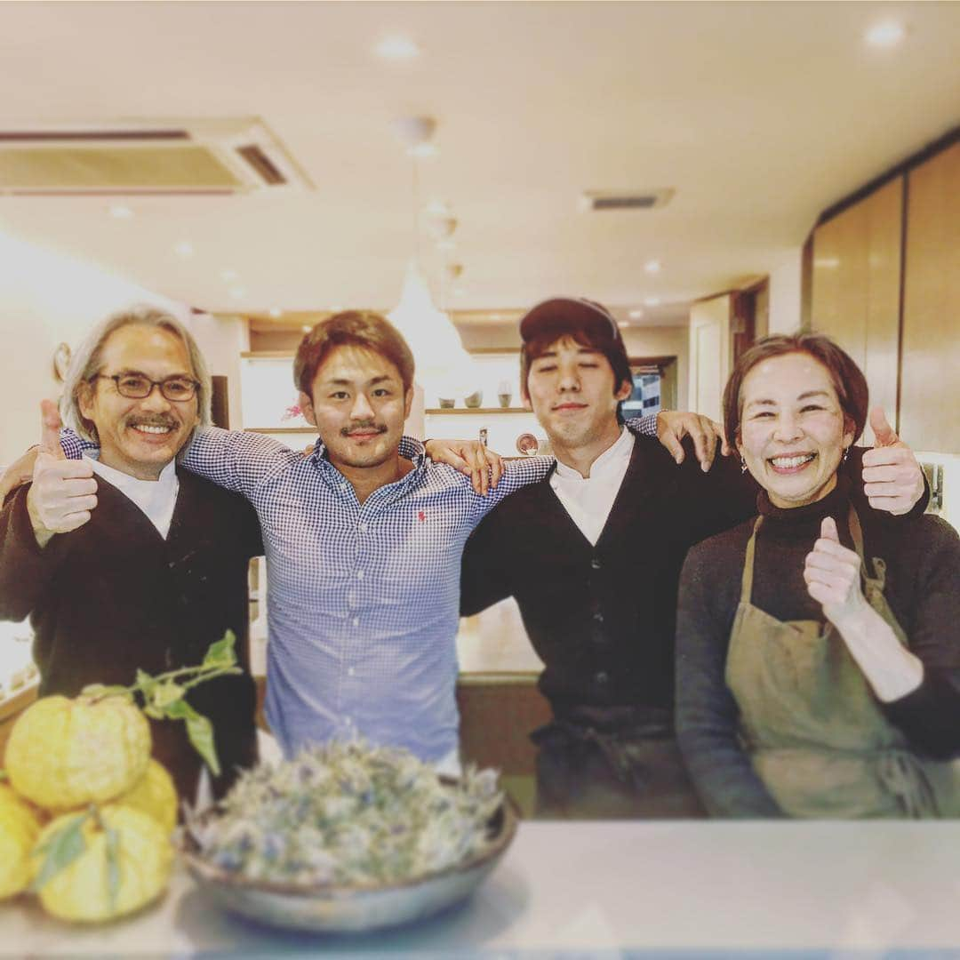 橋本壮市さんのインスタグラム写真 - (橋本壮市Instagram)「#PATIS AKiyama #秋山さん家族 #日本一のケーキ屋さん #ここのケーキで育った #みんな変わらず元気、素敵 #元気もらった😍👍👍」12月31日 16時56分 - soichi_hasimoto