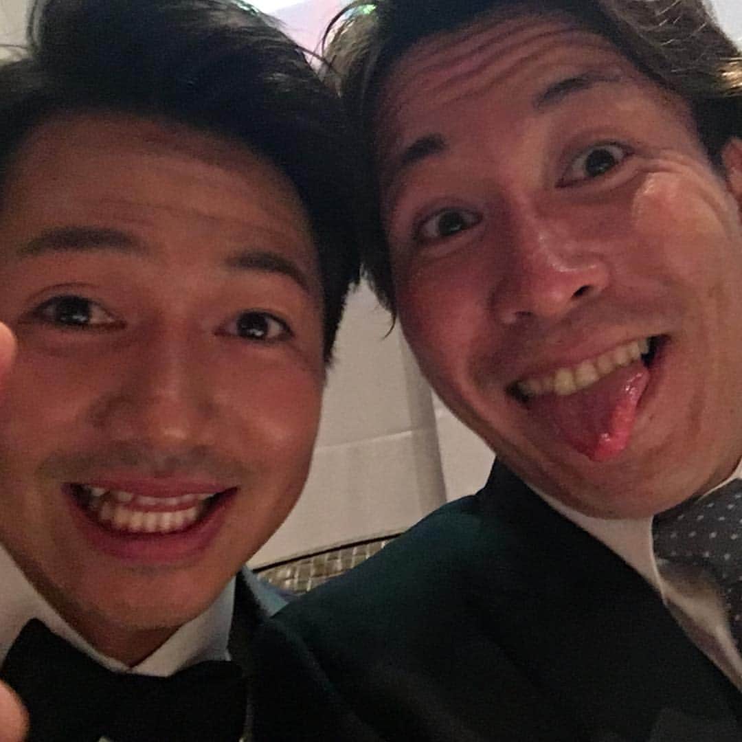 のインスタグラム：「今年も終わるなー！ 今年ラストはゆうきとの ツーショットで😁 来年はもっと頑張って 優勝やーっ‼︎ みんな千葉ロッテ応援よろしく😍」