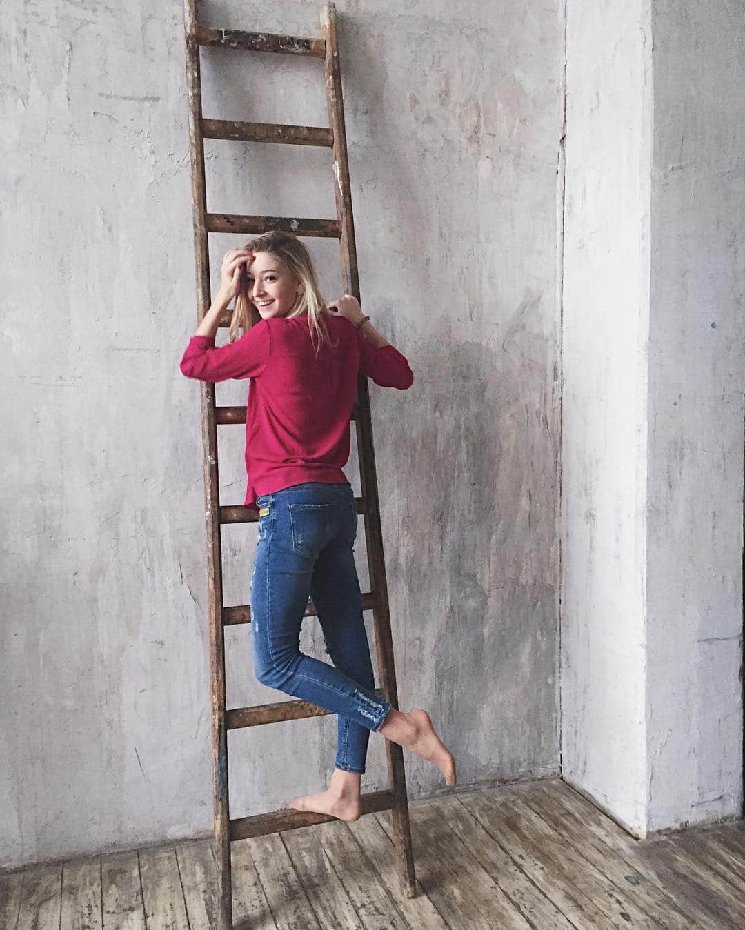 のインスタグラム：「Sometimes we see a lot, but do not notice the main thing.  Confucius.  #mariyasotskova #MarySot #formeworldispink #goodmood #goodthings」