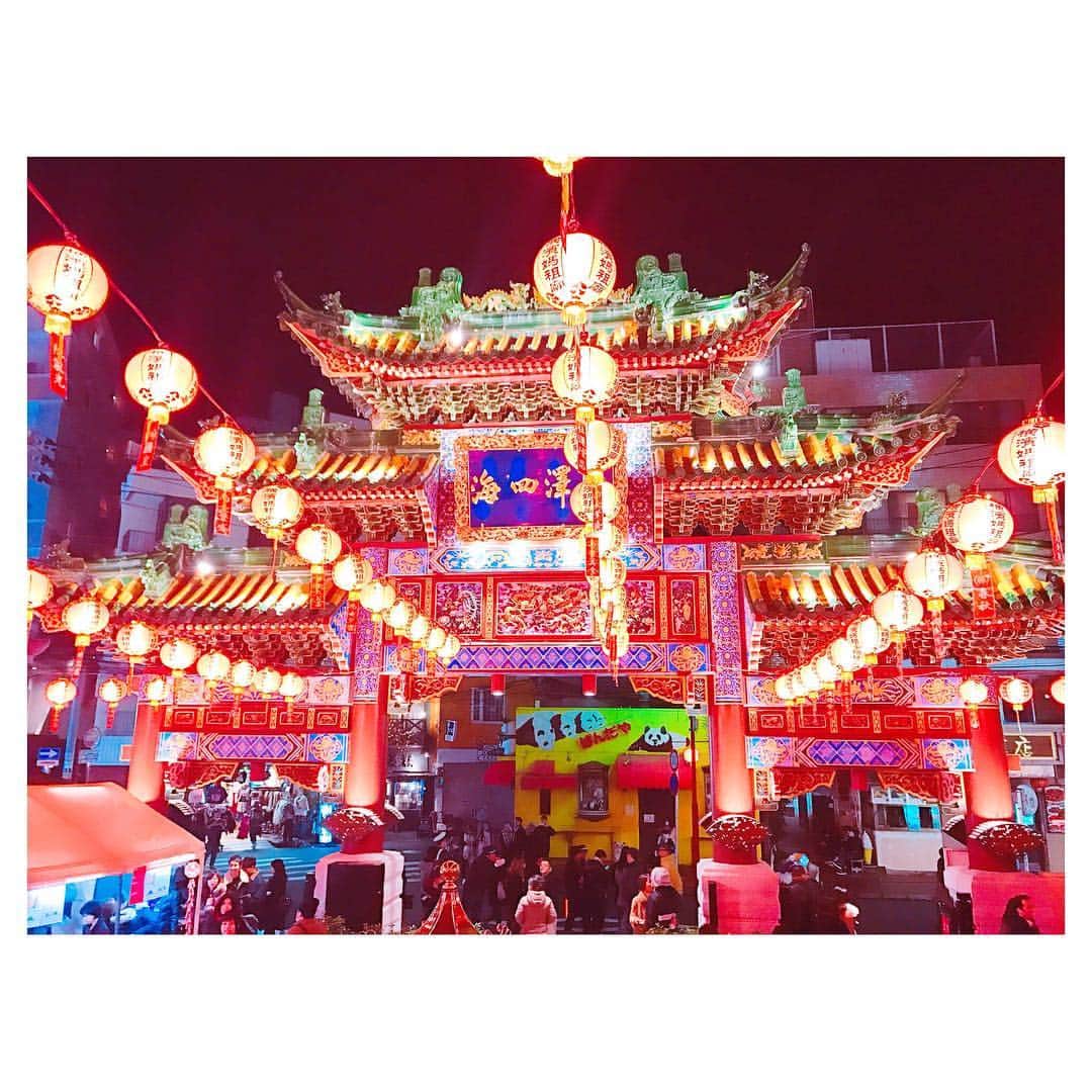 小嶋千尋のインスタグラム：「・ ・ 新年快乐〜〜🎉✨in 中華街🐲 大吉大利万事如意🇨🇳2017🇯🇵🌅 あけましておめでとうございマス 今年もよろしくお願いします🦁❤ ・ ・ #新年好 #初詣 #中華街 #カウントダウン #chinatown #ahappynewyear #2017」
