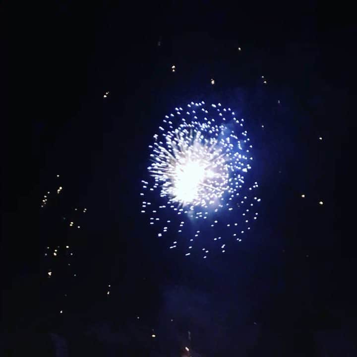 ジェシカ・アシュリーのインスタグラム：「Happy New Year! 🎉#2017」