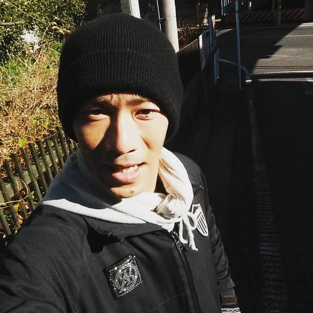 村内孝志のインスタグラム：「新年は10キロ走からスタートや☀  #謹賀新年 #初日の出 #浴びて #走る #最高かよ #今年も #笑顔で #行くで」