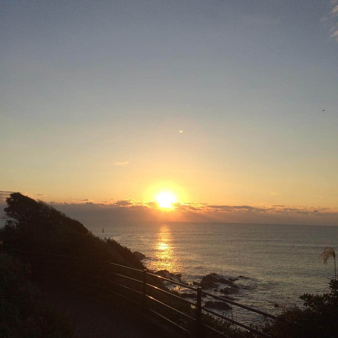 浅野優貴さんのインスタグラム写真 - (浅野優貴Instagram)「明けましておめでとうございます🌅🎍 今年は、元旦から調布FM83.8でラジオ放送が、間も無く始まります😁 今年もどうぞよろしくお願い致します(*^^*)」1月1日 22時31分 - yuuki_asano_