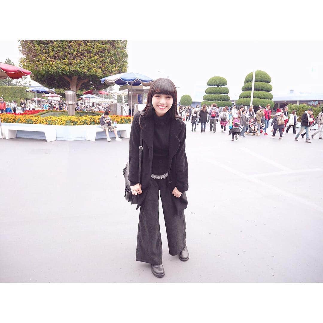 宮谷優恵（ゆえち）のインスタグラム：「・ ・ tops🐭#candystripper  pants🐭#candystripper  coat🐭#MILK  bag🐭#honeymihoney  shoes🐭#candystripper . ・ #yuechicode #yuemiyatani #宮谷優恵 #yuechi #ゆえち」