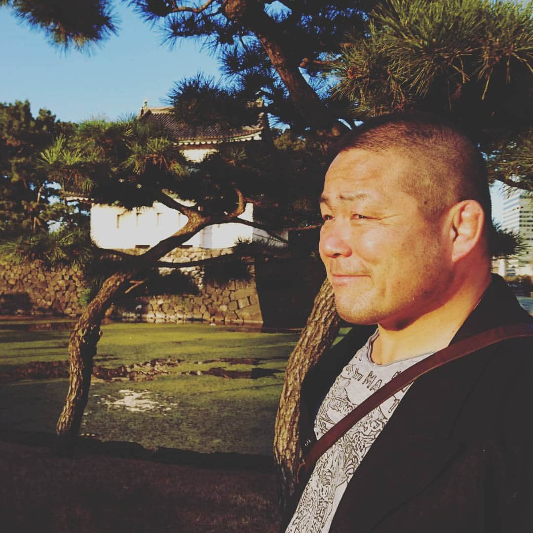 中西学さんのインスタグラム写真 - (中西学Instagram)「正月散歩ヽ(^○^)ノお堀の松」1月2日 10時39分 - nakanishi_manabu