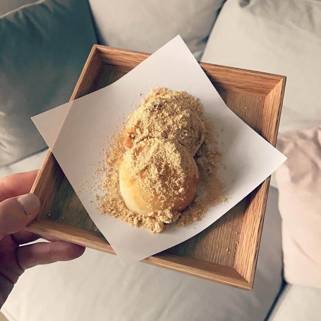 MEGのインスタグラム：「餅。#mochi」