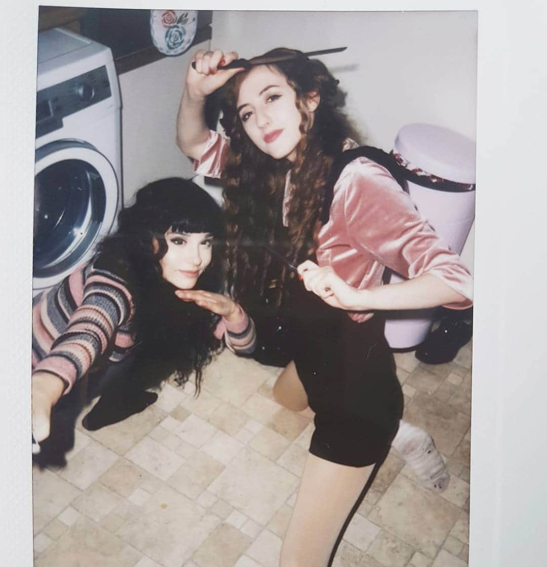 ベッキー・クルーエルのインスタグラム：「Fight us !!!!! @kelsey_ellison」