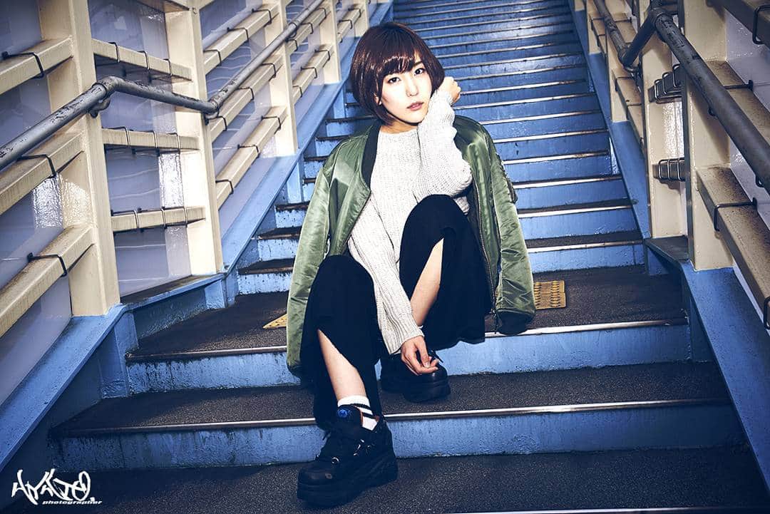 朝比奈祐未さんのインスタグラム写真 - (朝比奈祐未Instagram)「フォトグラファーAYATO.さんに撮って頂きました！ 感激です！！✨ . #portrait #ig_portrait #girl #shorthair #yokohama #footbridge #model #followme」1月3日 17時01分 - yumi_asahina